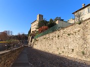 50 Scendo sul Viale delle Mura